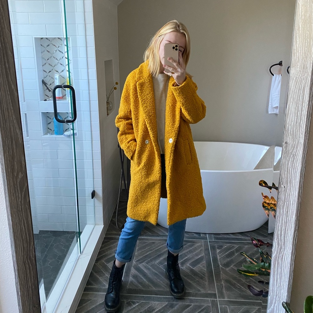 Long yellow warm jacket! With pockets :))